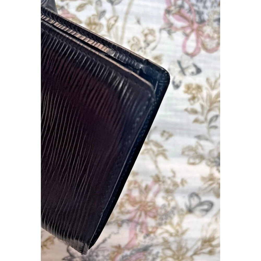 Louis Vuitton Men’s Black Bi-fold Wallet Recently Reconditioned